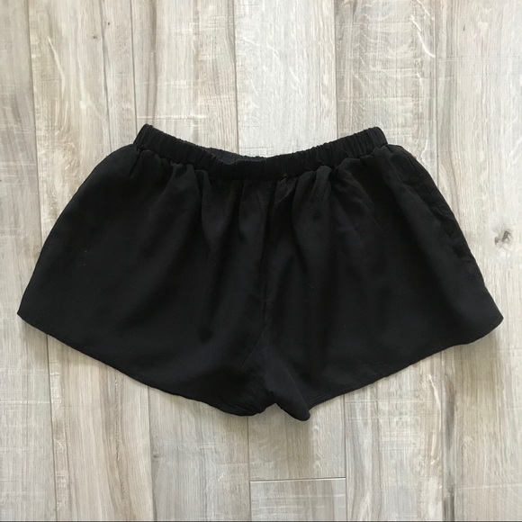 Floral Embroidered Shorts - Picture 2 of 3